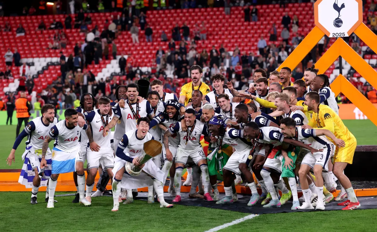 Tottenham Akhiri Puasa Gelar