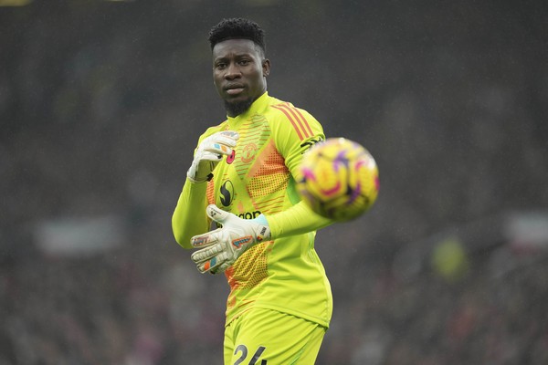 MU Tunda Beli Kiper Baru karena Onana