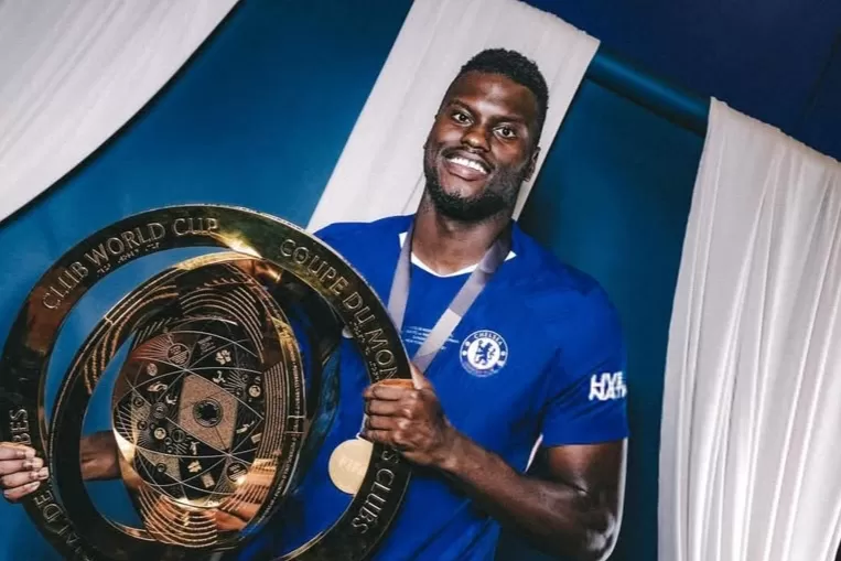 Bek Chelsea Ini Tegaskan Komitmen Meski Diterpa Gosip