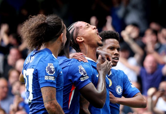 Chelsea Tundukkan Fulham 2-0 dan Pimpin Klasemen