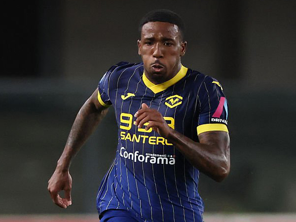 Wolverhampton Wanderers Resmi Mengontrak Tchatchoua