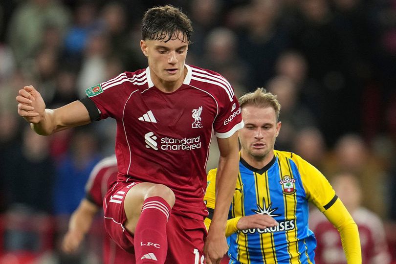 Leoni Cedera ACL, Liverpool Kehilangan Bek Muda Setahun