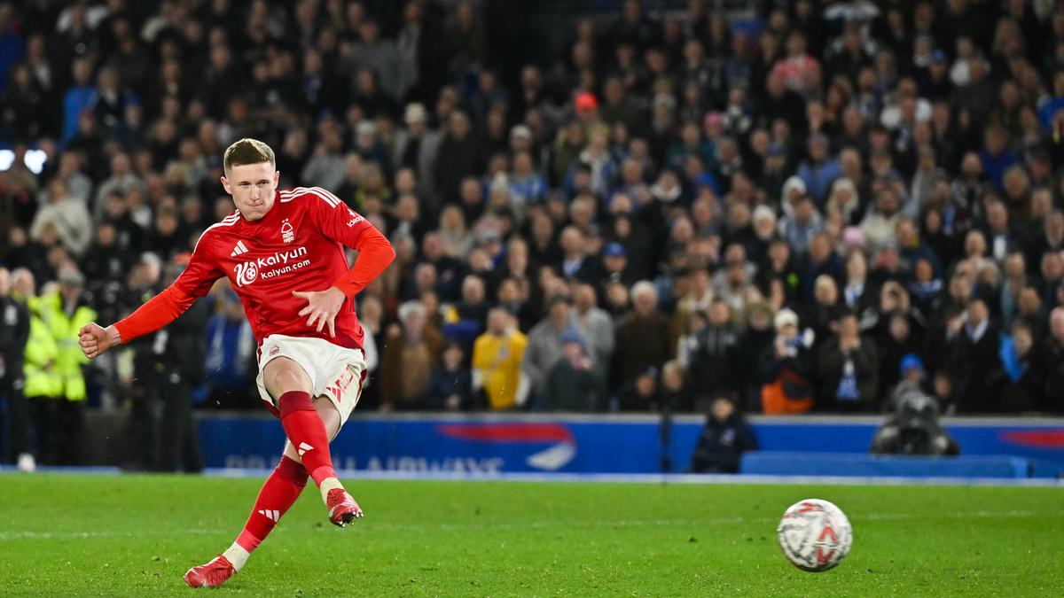 Chelsea Tantang MU Rebut Elliot Anderson Musim Ini