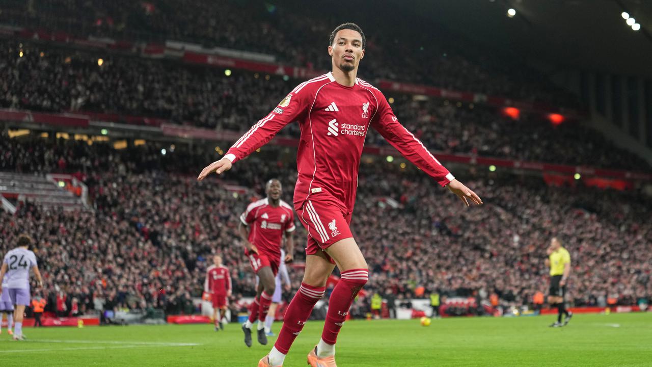 Hugo Ekitike Absen? Arne Slot Tetap Pede Lawan Arsenal