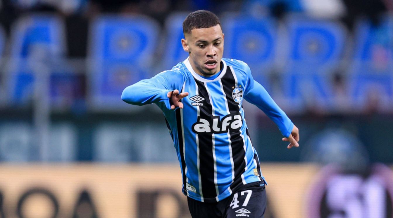 Aston Villa Resmi Rekrut Alysson dari Grêmio