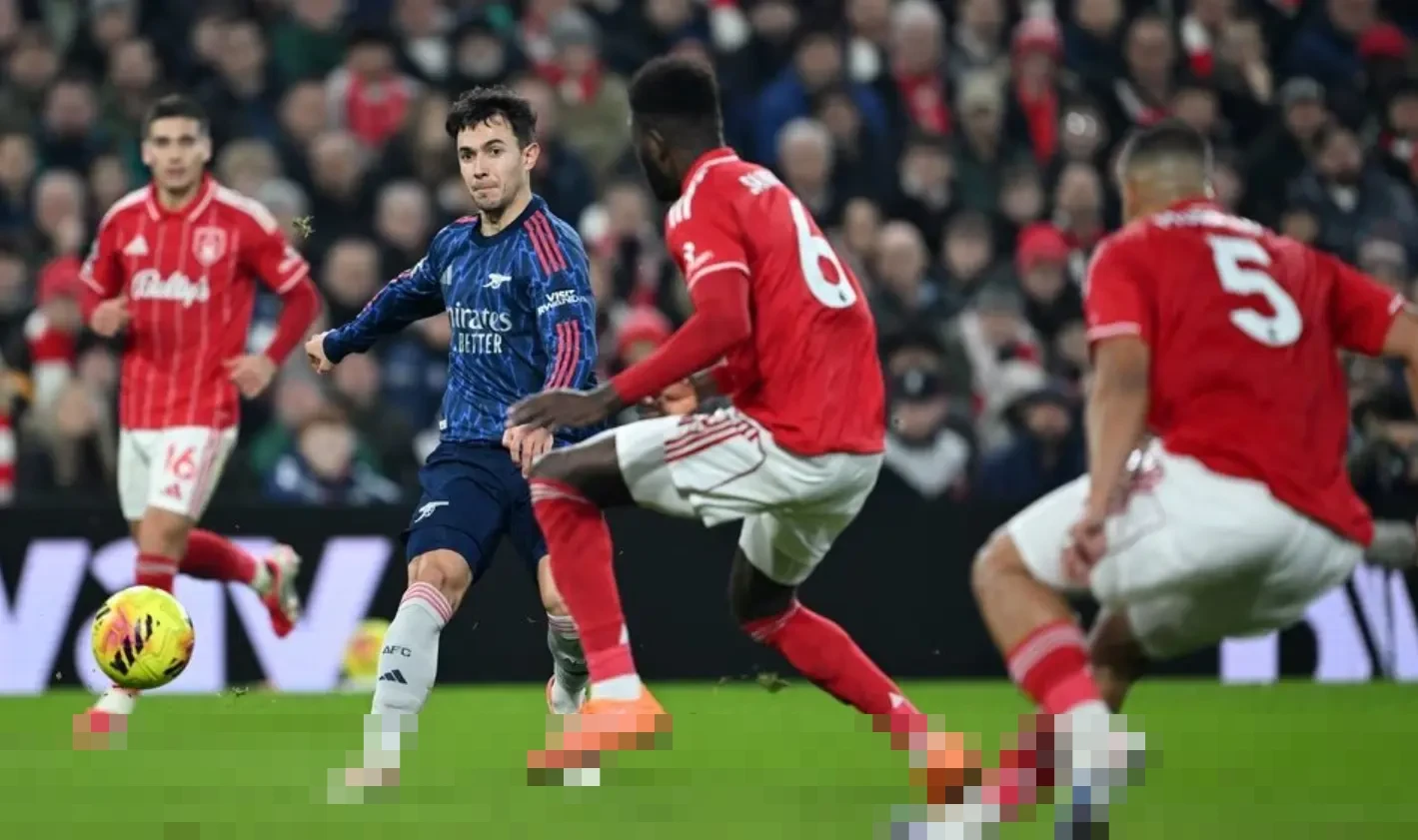 Nottingham Forest vs Arsenal Imbang 0-0