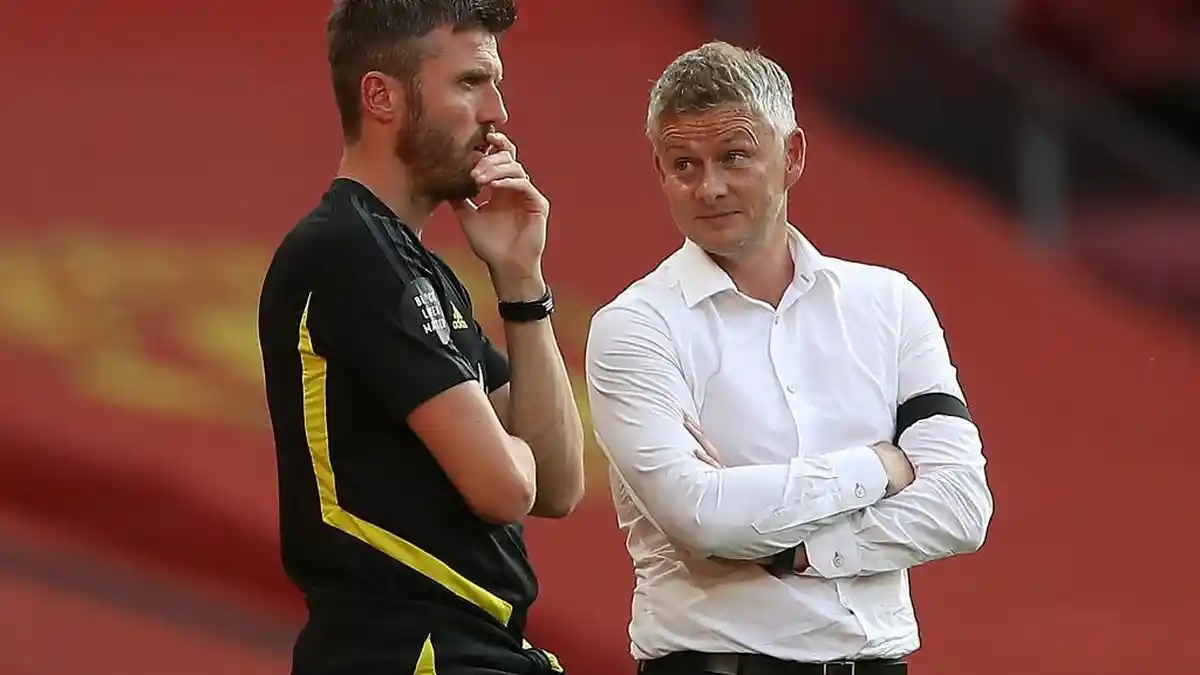 Carrick Unggul Jadi Pelatih Interim MU Mengalahkan Solskjaer